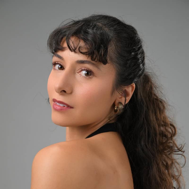 1 Isabella Velasquez